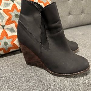 Very Volatile ankle wedge boots black suede wood boot 9.5